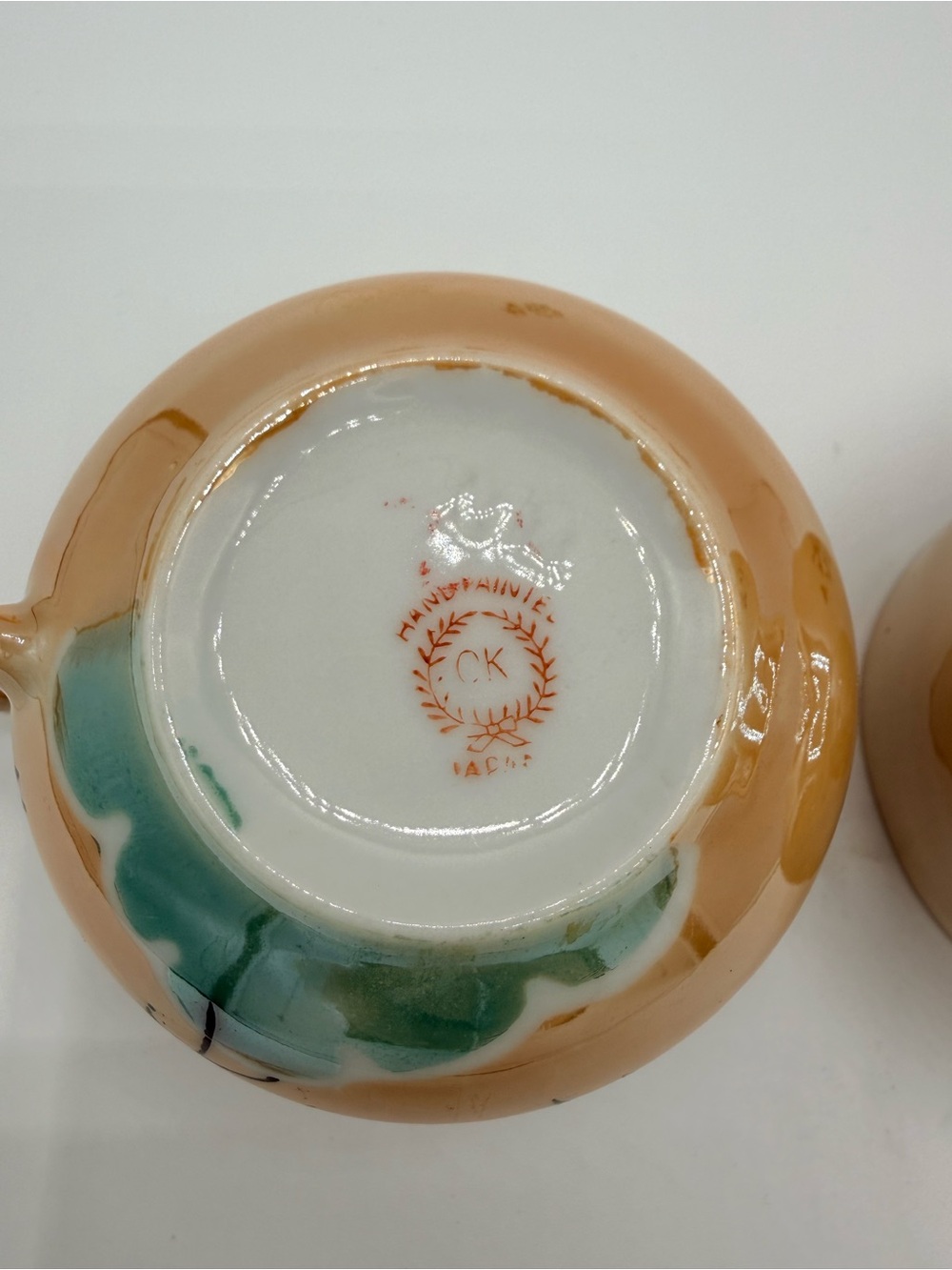 Pair of Japanese lusterware tea cups and integrated saucers-hand-painted - Picture 4 of 7
